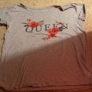 2x grey t-shirt “queen” with roses